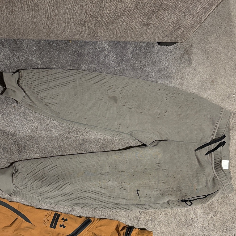 Nike Men's Olive Jogger Pants